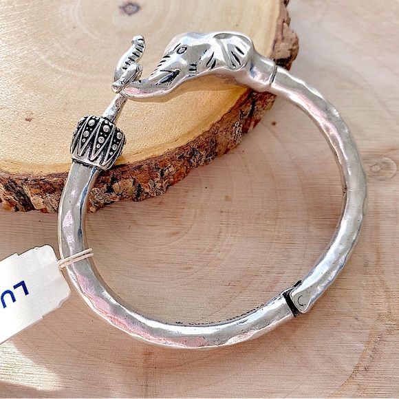 Lucky Brand Silver-tone Elephant Cuff Bangle Bracelet - Picture 12 of 12